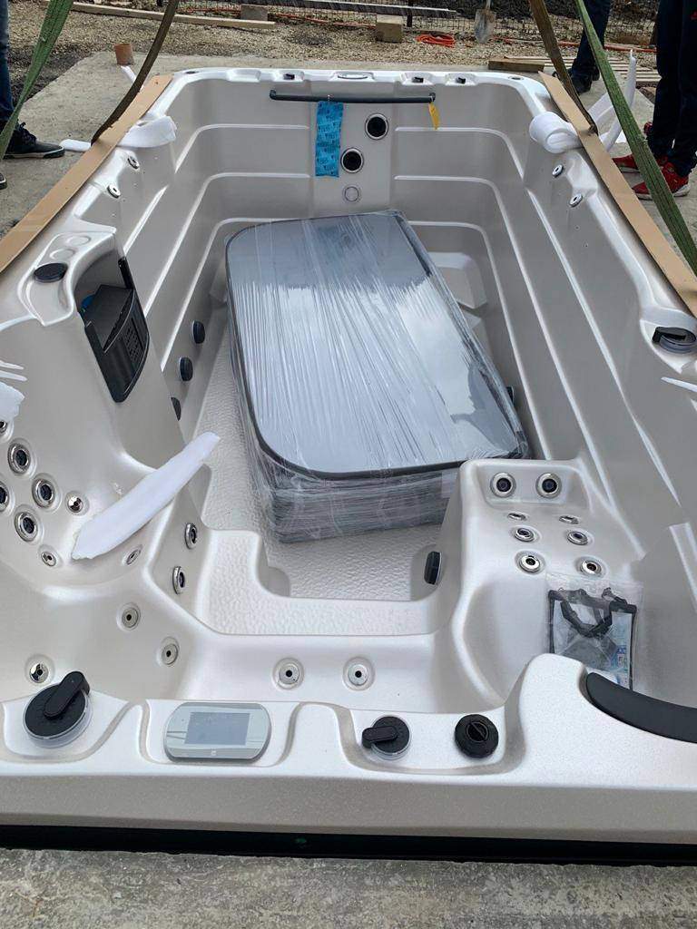 Доставка и установка плавательного спа-бассейна Aquagym Max Pro+ в г.Сочи!